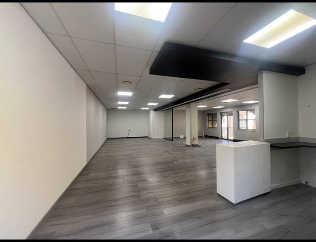 108M² OFFICE TO LET IN HYDE PARK